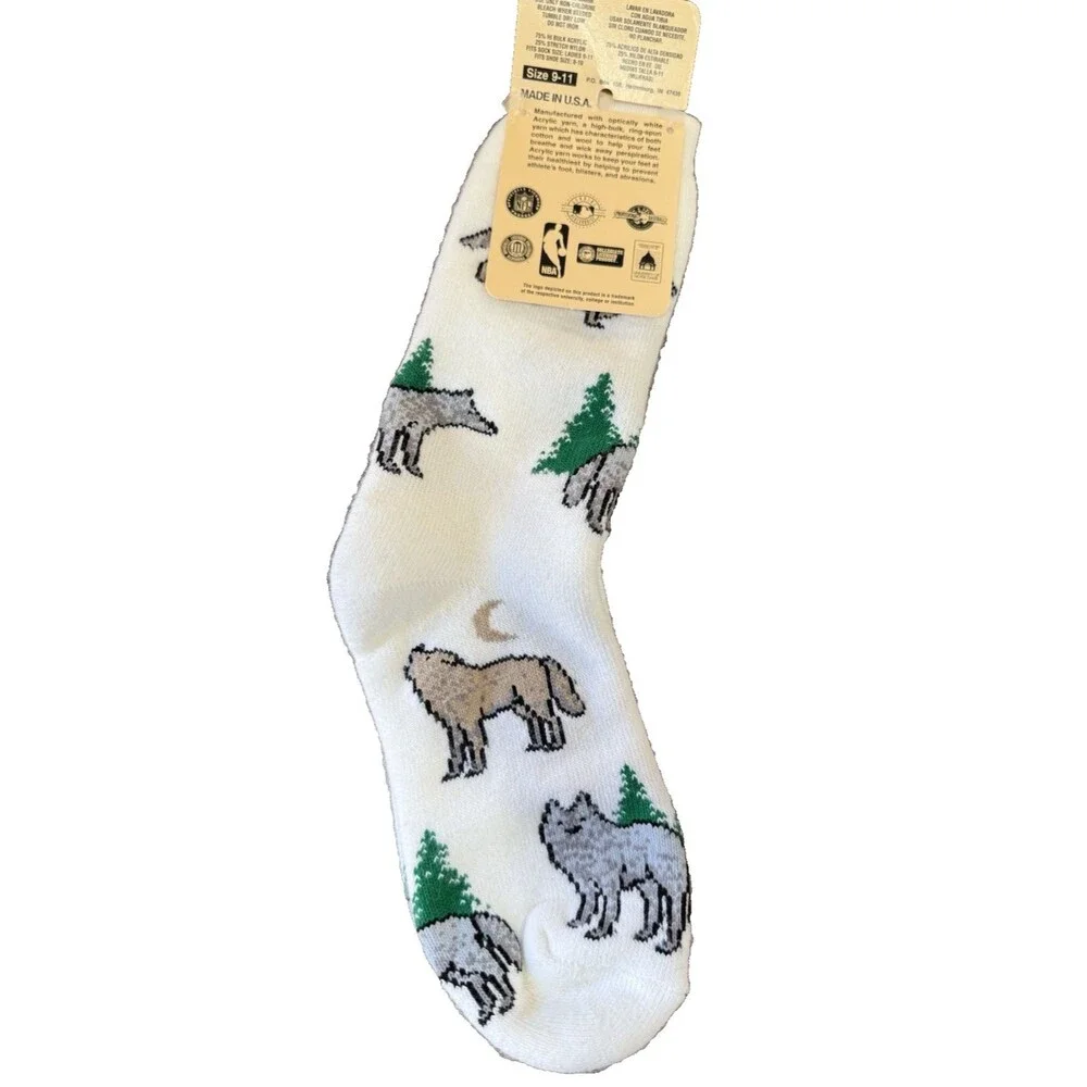 NWT For Bare Feet Originals Wolf Print Socks White 9-11 USA Made Novelty Outdoor